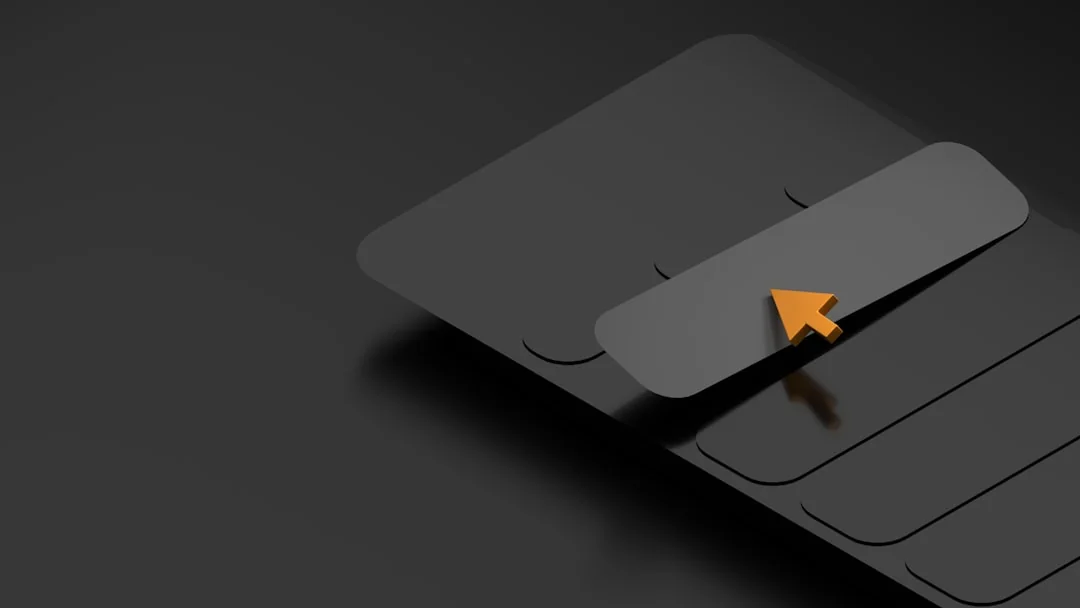 Ordinateur portable présentant un site web avec diverses photos abstraites sous les favoris et un moteur de recherche dans le navigateur avec un symbole de loupe